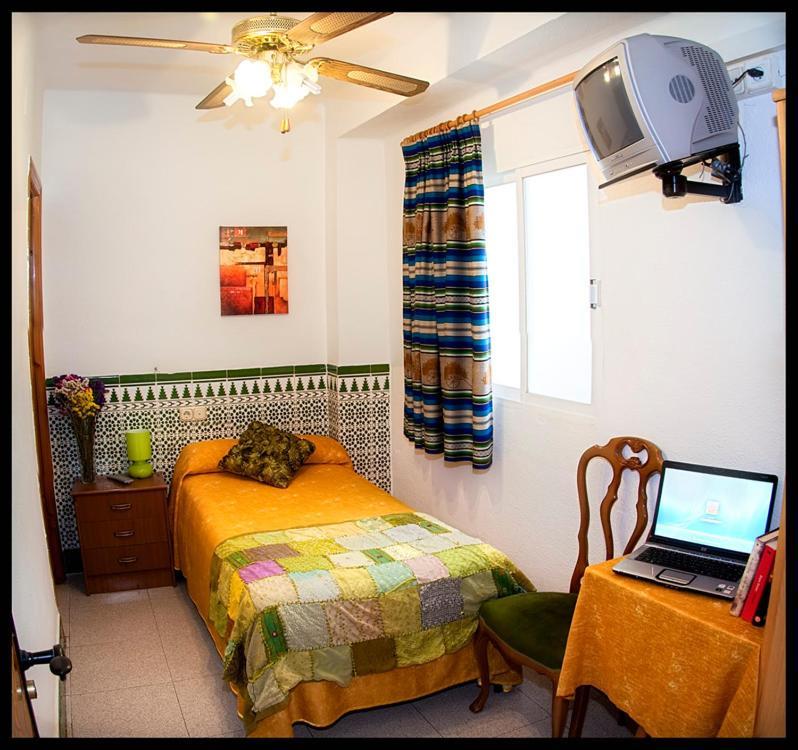 Hostal Estacion Almeria Bagian luar foto